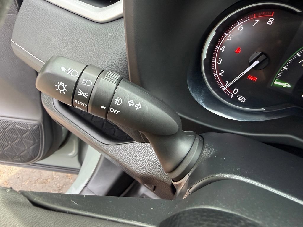 Certified 2023 Toyota RAV4 XLE Premium AWD/4WD image 31