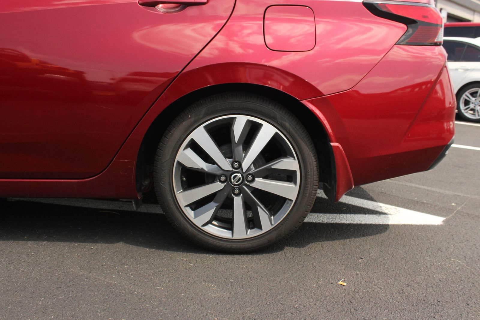 Used 2020 Nissan Versa SR FWD image 4