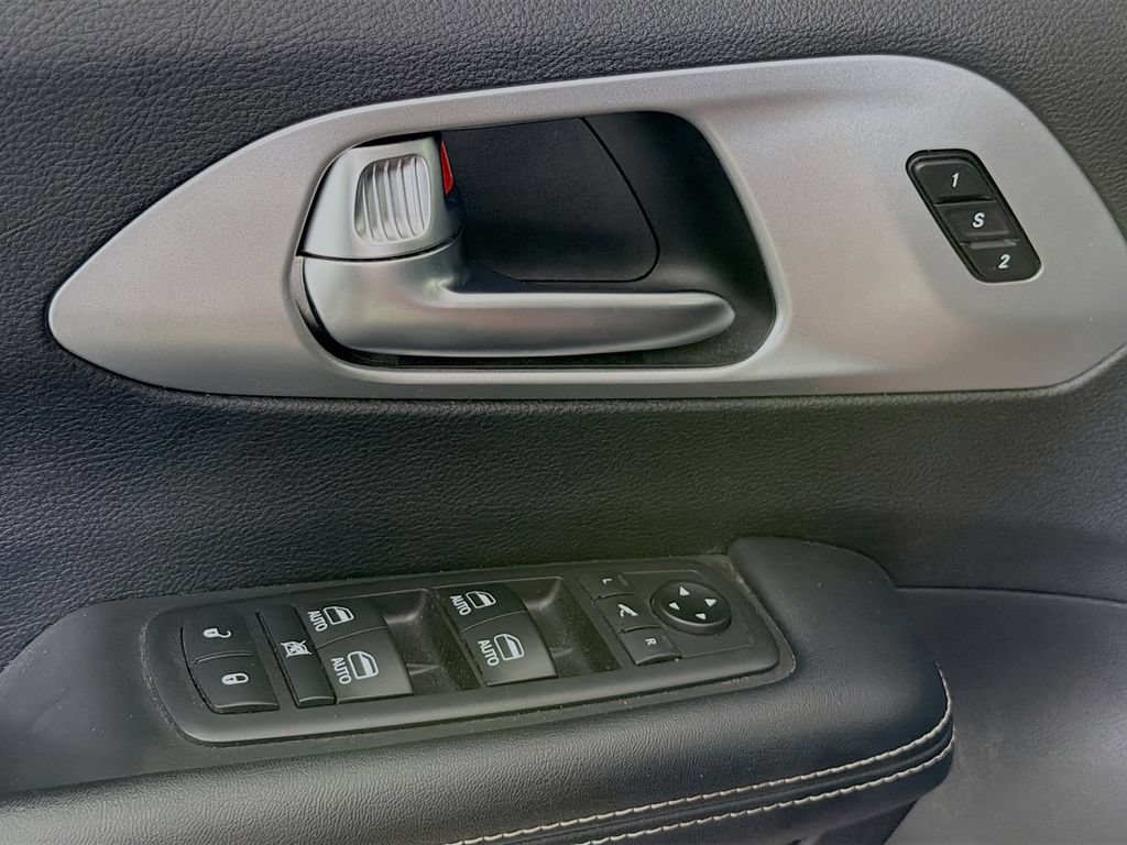 Used 2019 Chrysler Pacifica Limited w/ Advanced Safetytec Group FWD image 19