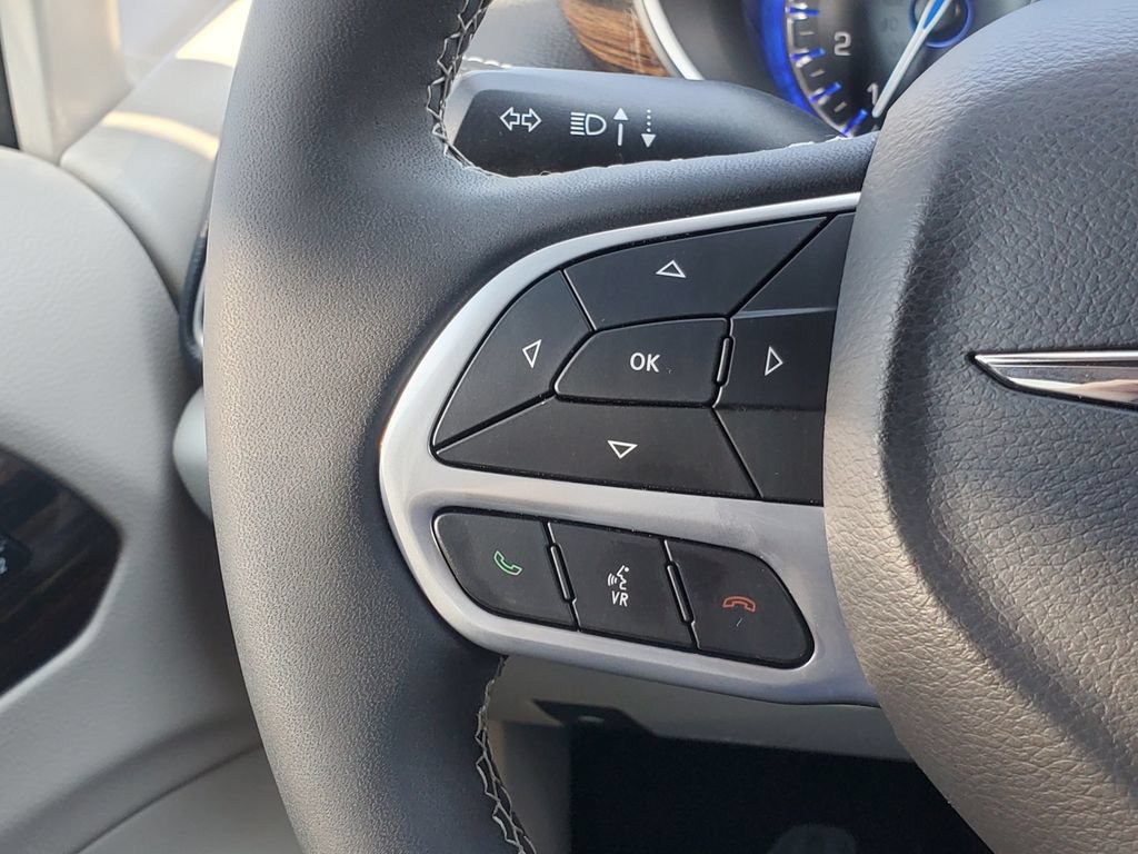 Used 2024 Chrysler Pacifica Limited w/ Uconnect Theater Family Group AWD/4WD image 15