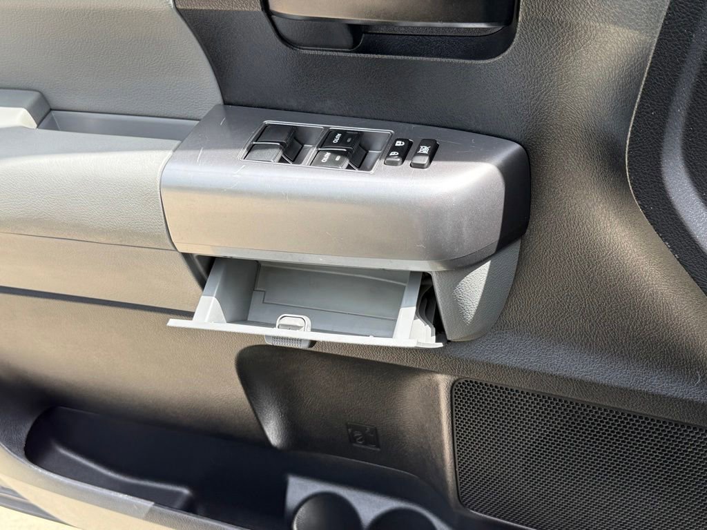 Used 2019 Toyota Sequoia SR5 AWD/4WD image 27