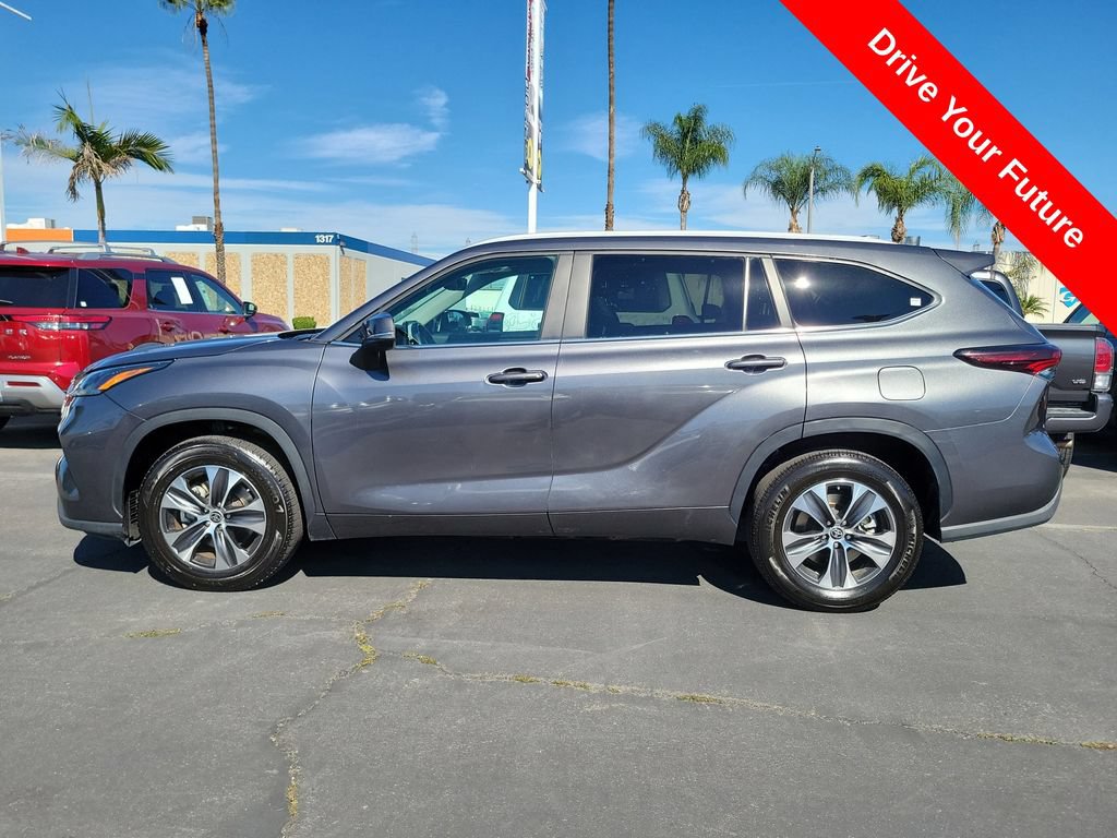 Used 2024 Toyota Highlander XLE FWD image 32