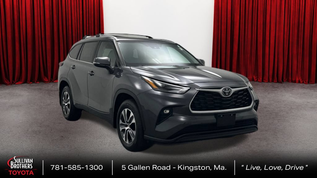 Certified 2024 Toyota Highlander XLE AWD/4WD image 3