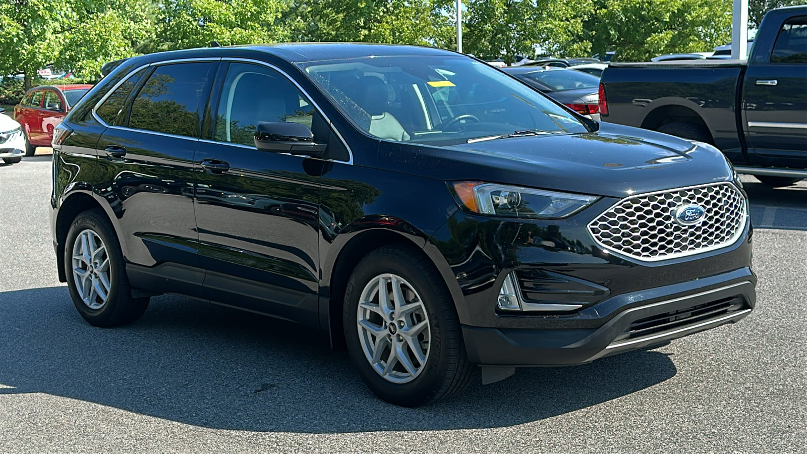 Used 2023 Ford Edge SEL w/ Convenience Package AWD/4WD image 2