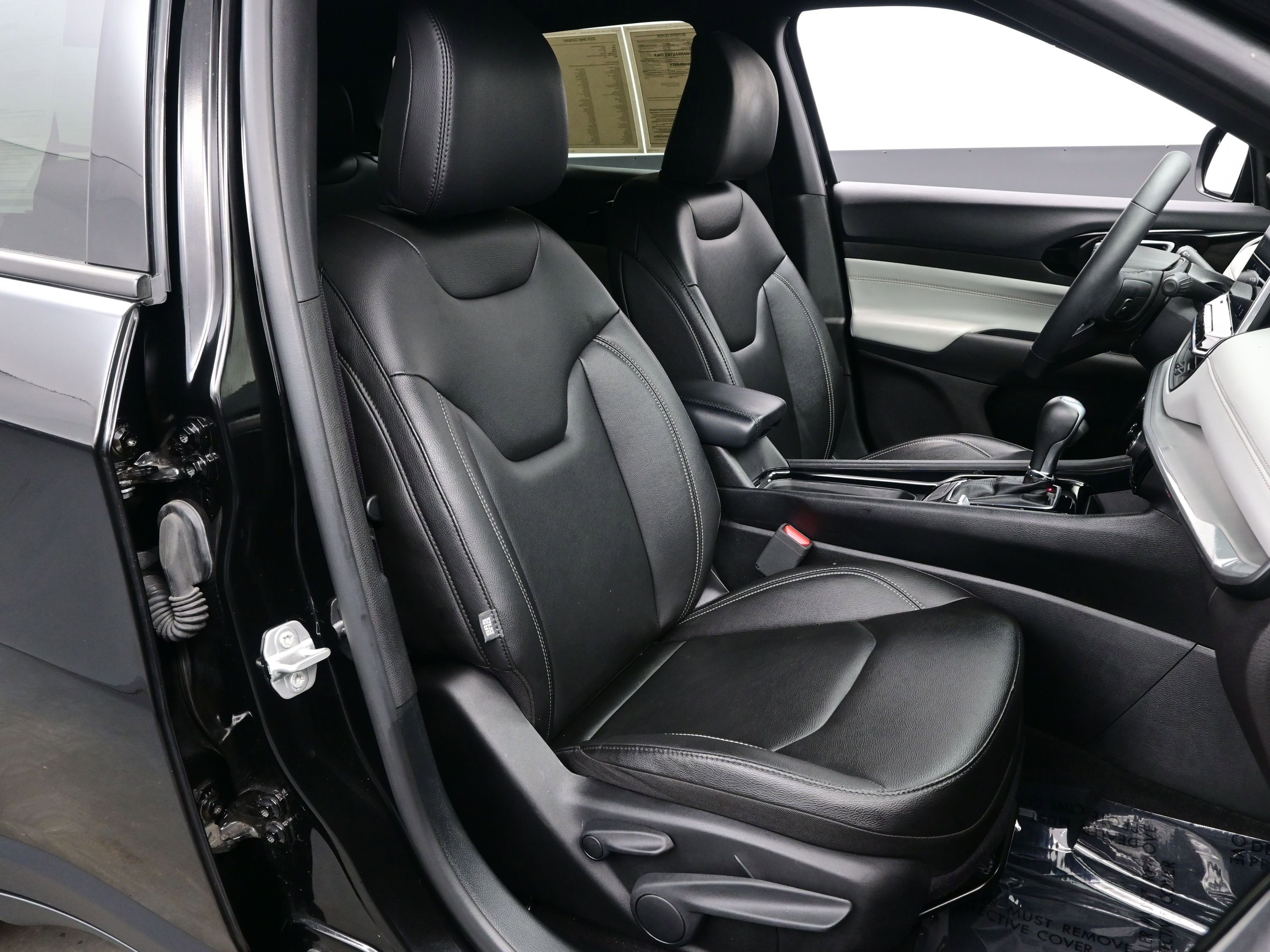 Used 2025 Jeep Compass Limited image 14