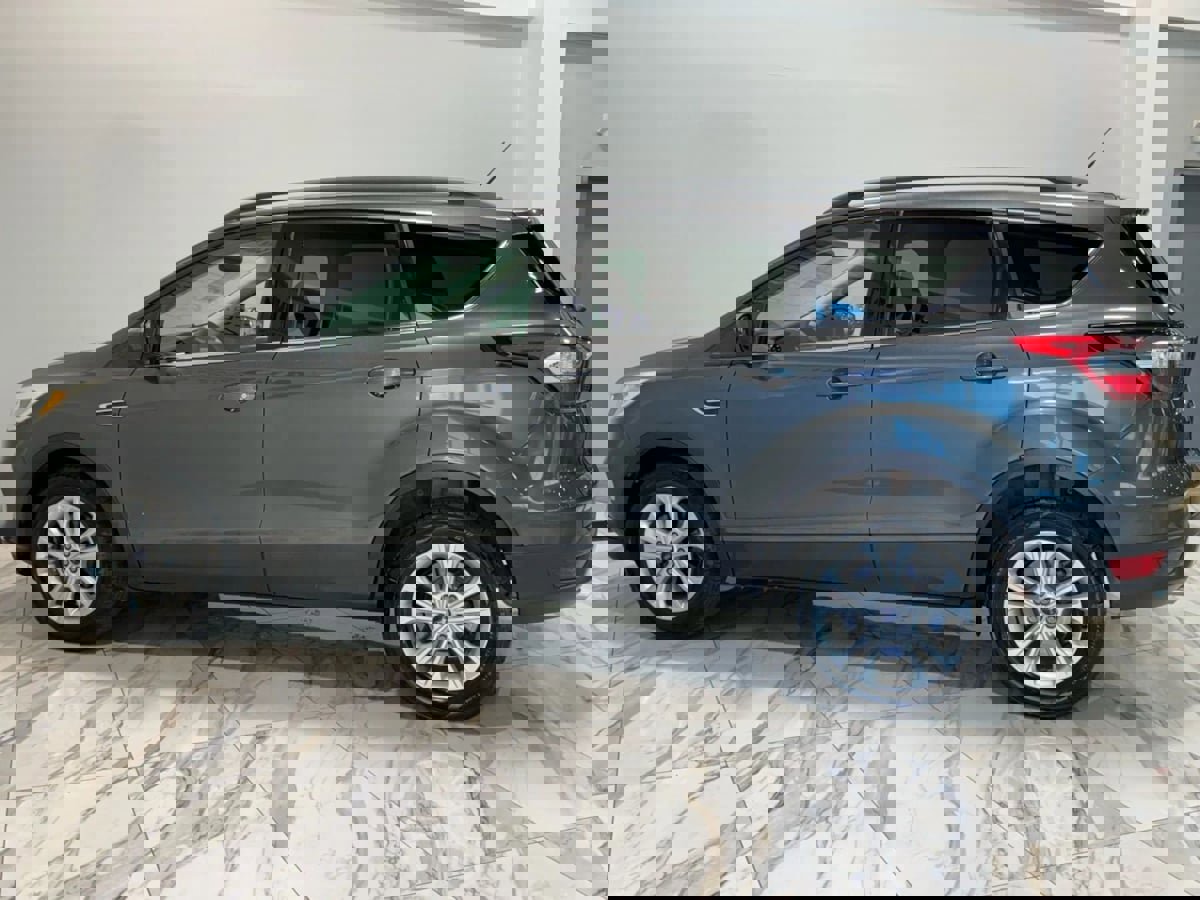 Used 2018 Ford Escape SE image 9