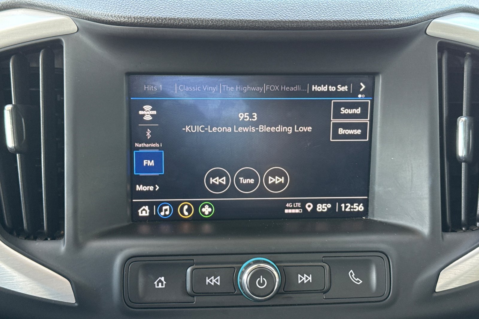Used 2024 GMC Terrain SLE AWD/4WD image 28
