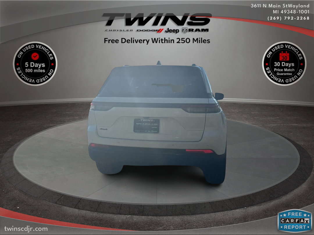 Used 2023 Jeep Grand Cherokee Altitude image 5