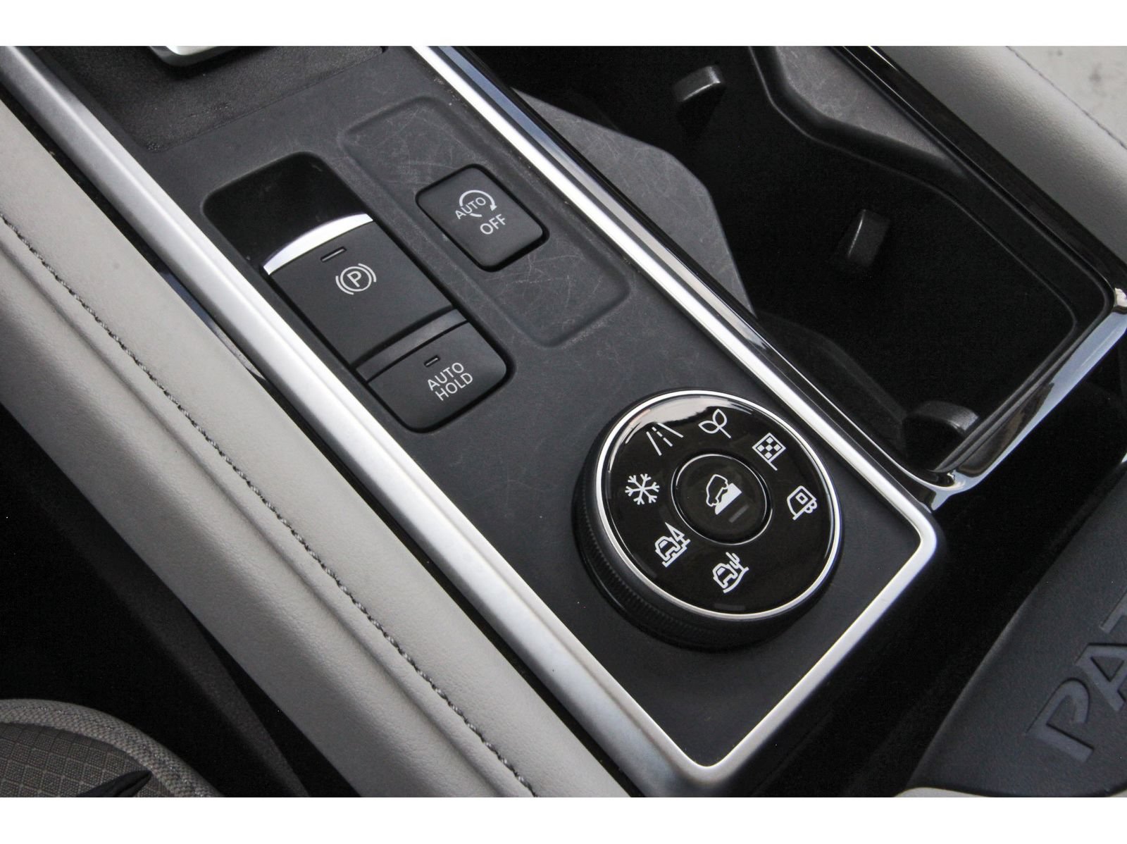 Certified 2026 Nissan Pathfinder SL AWD/4WD image 32