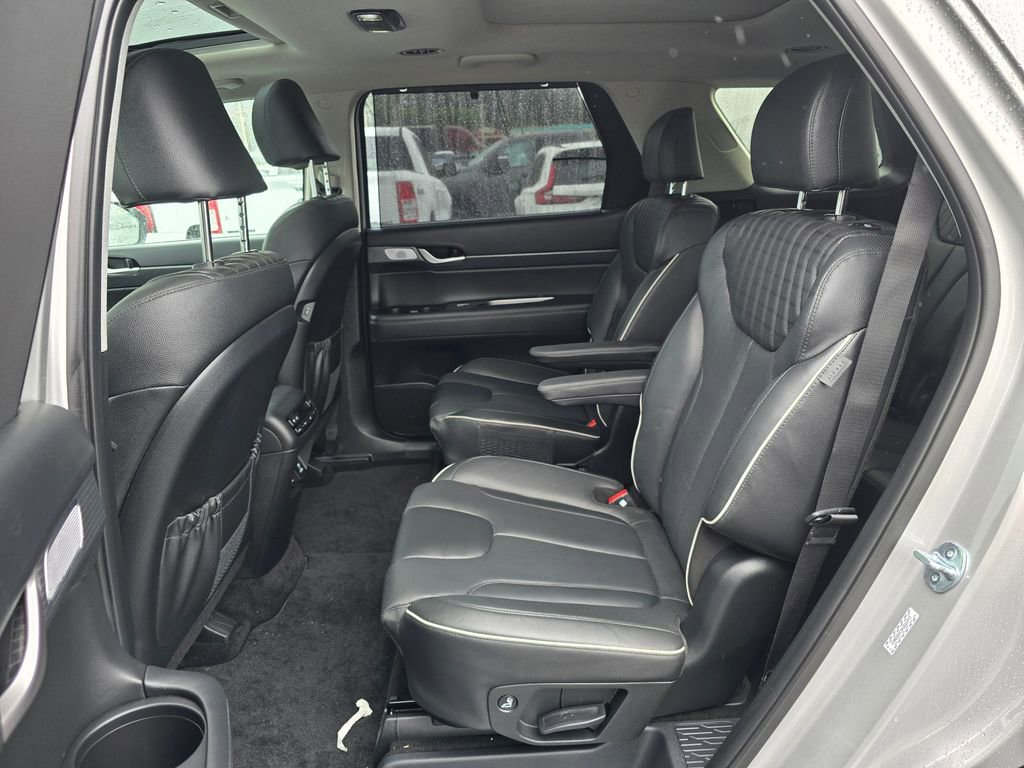 Used 2023 Hyundai Palisade Limited w/ Winter Package AWD/4WD image 14