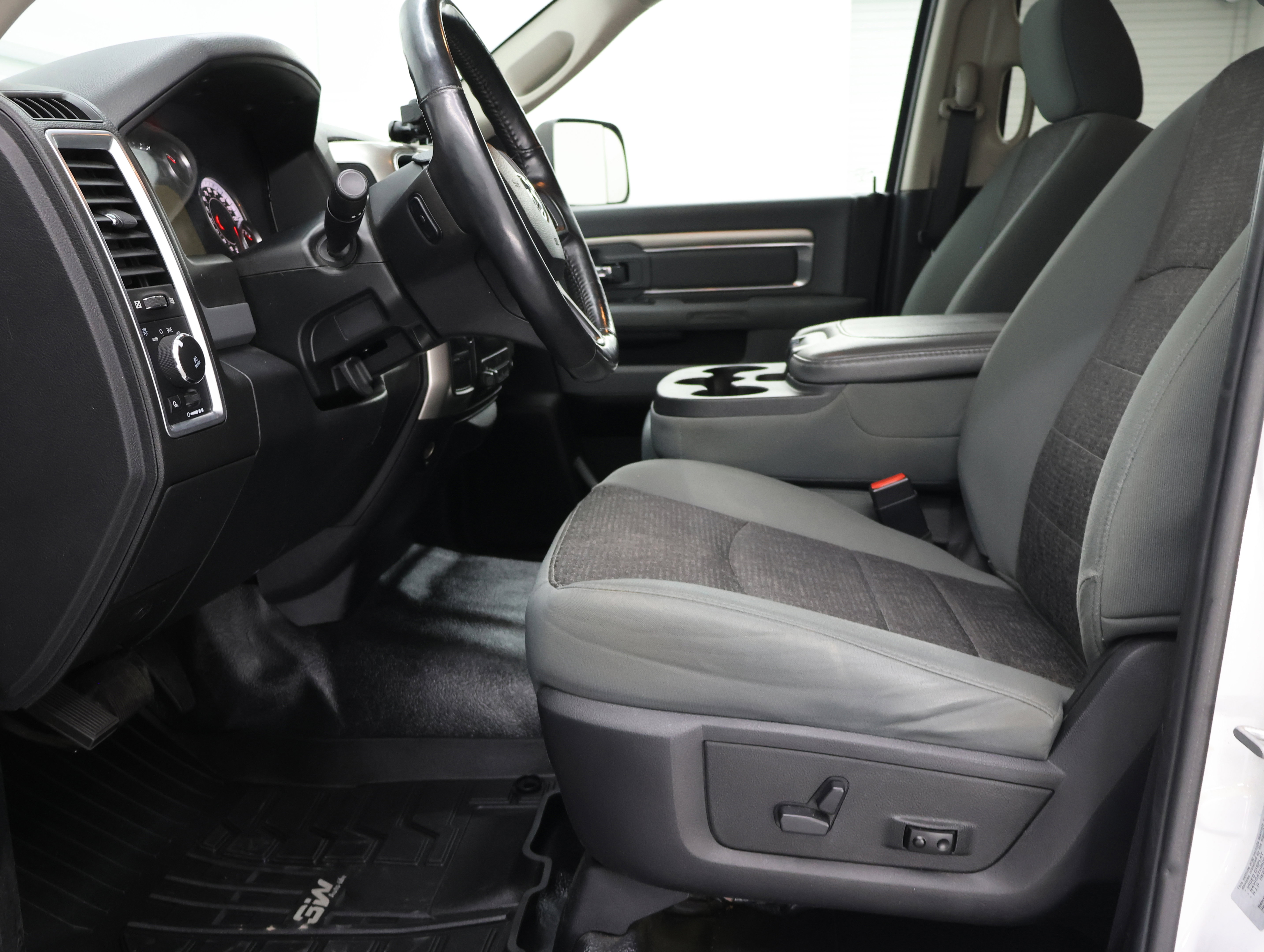 Used 2018 RAM 2500 Big Horn AWD/4WD image 7