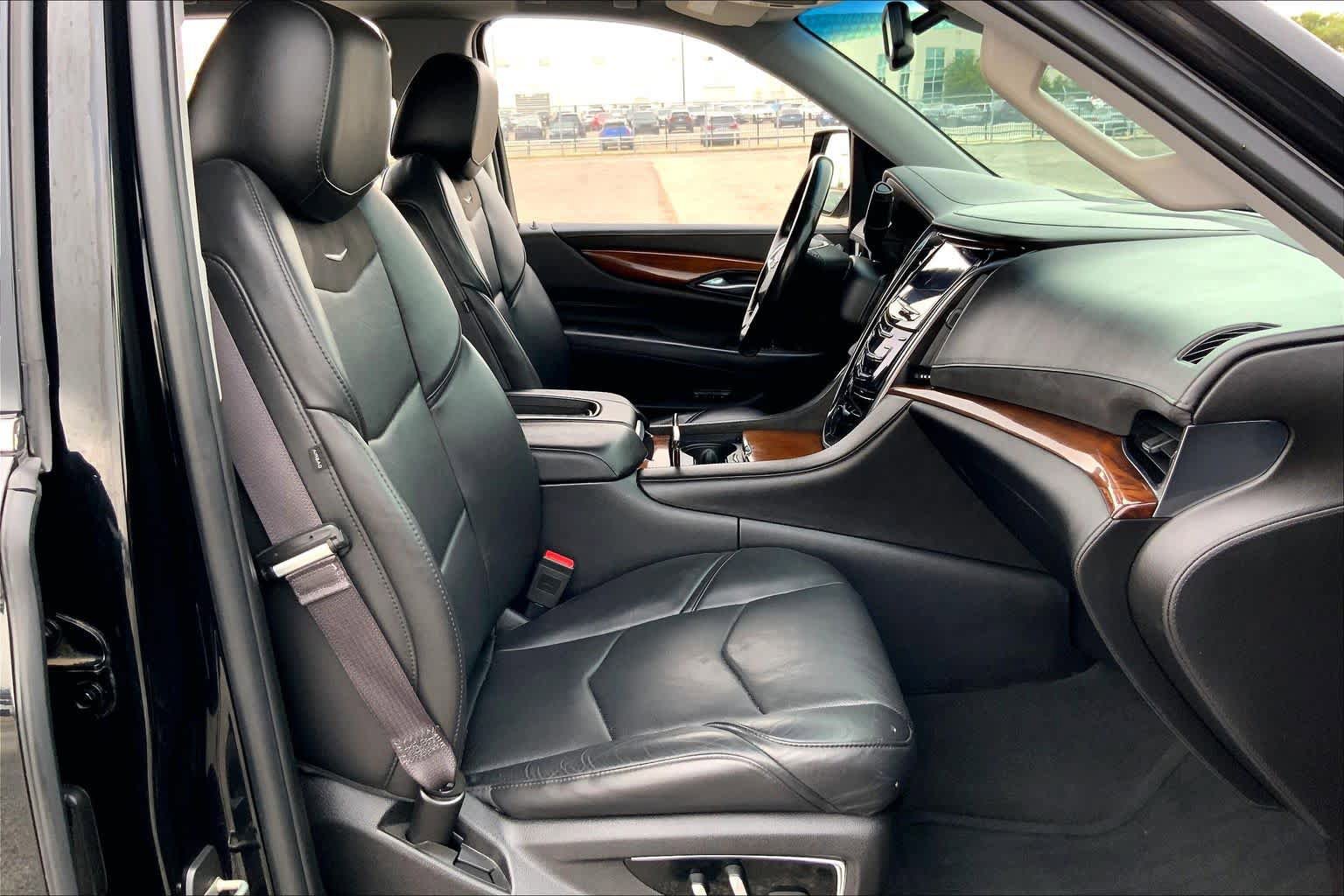Used 2016 Cadillac Escalade ESV Luxury AWD/4WD image 9