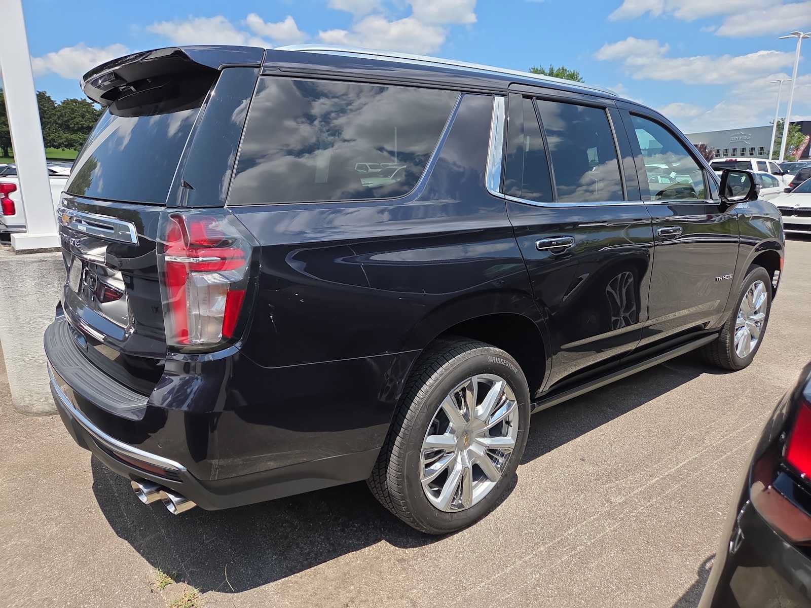 Used 2023 Chevrolet Tahoe High Country AWD/4WD image 2