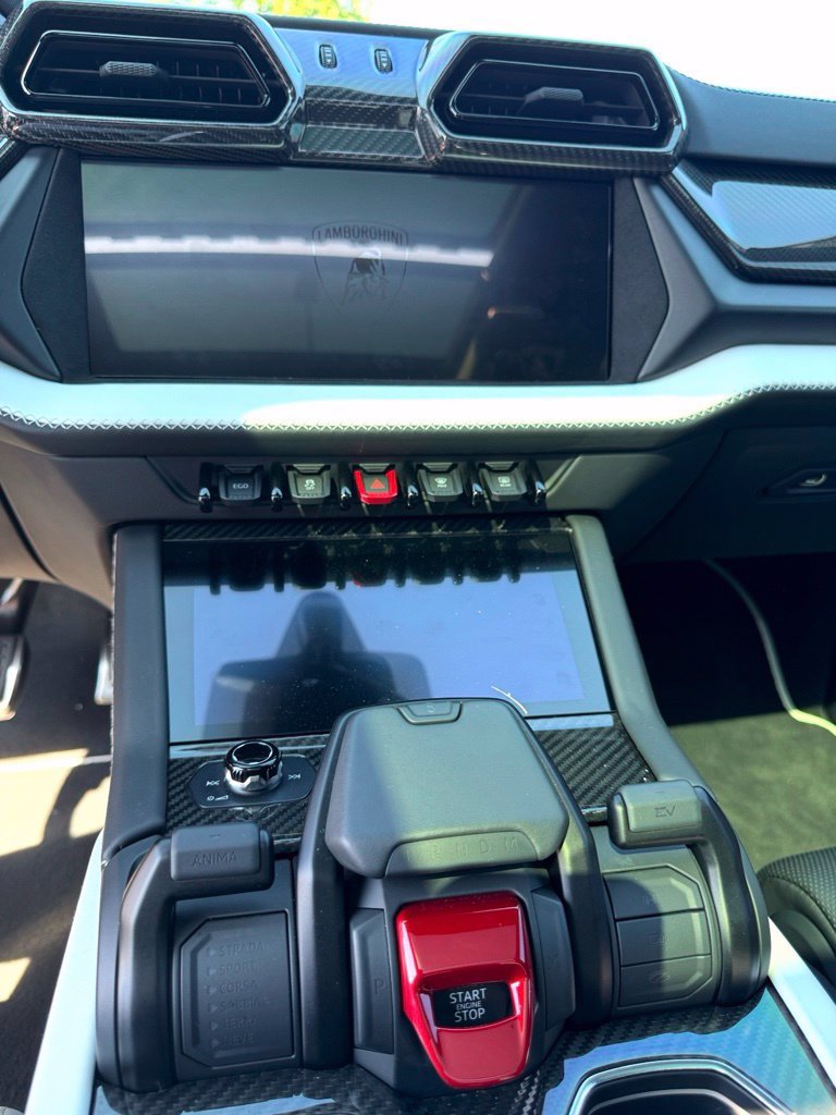 Used 2025 Lamborghini Urus SE AWD/4WD image 15