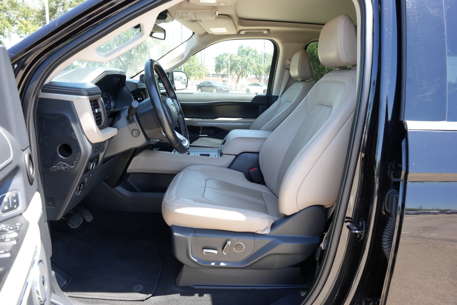 Used 2024 Ford Expedition Max Limited RWD image 16