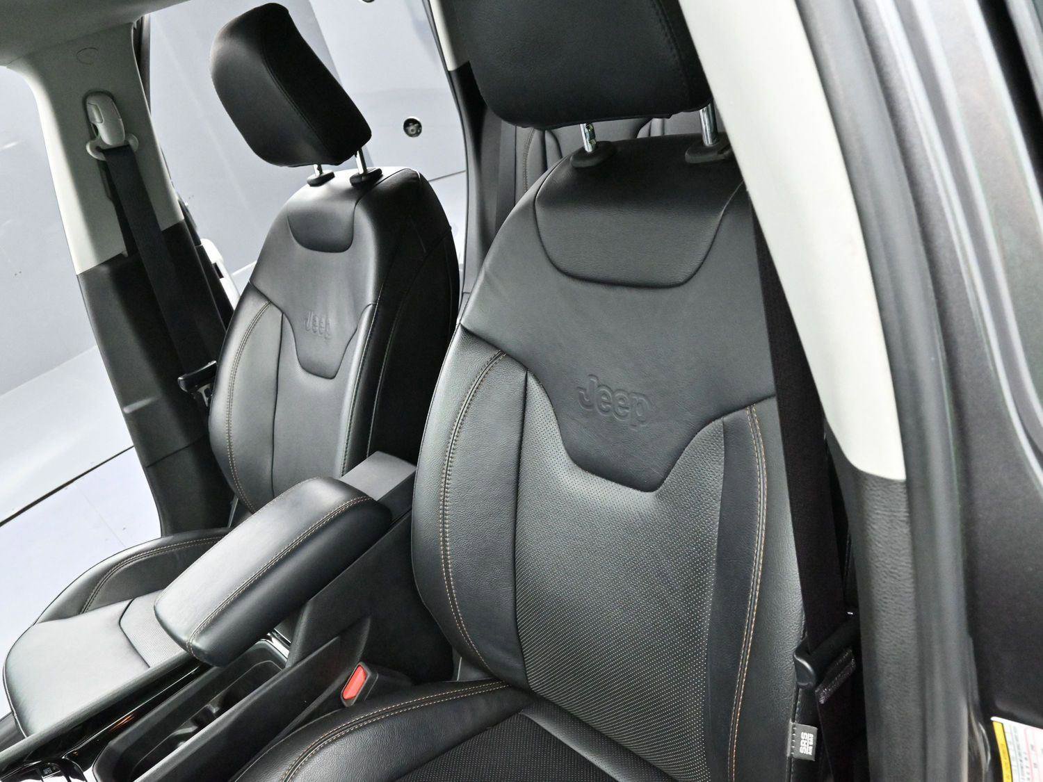 Used 2022 Jeep Compass Limited image 14