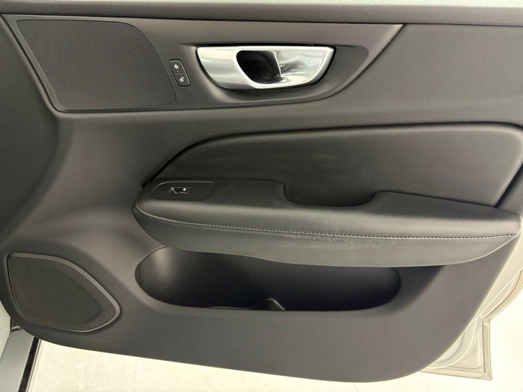 Used 2024 Volvo S60 B5 Core image 38