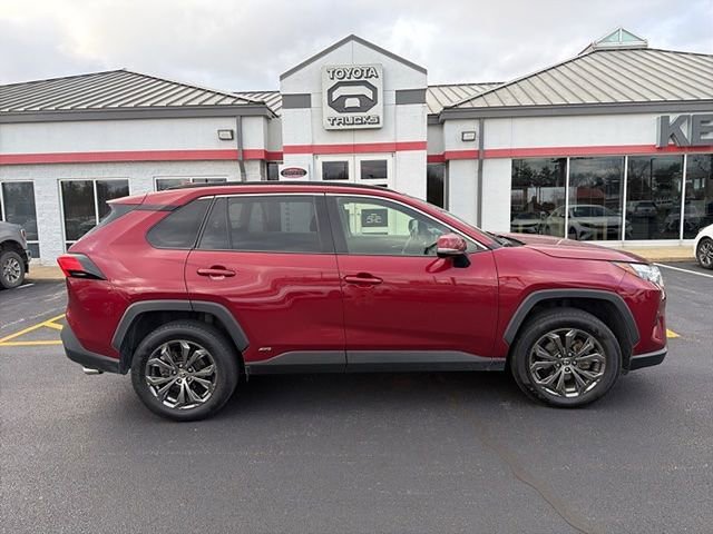 Used 2022 Toyota RAV4 XLE Premium image 12