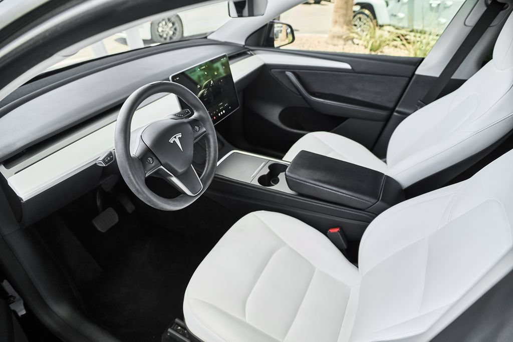 Used 2023 Tesla Model Y Long Range AWD/4WD image 2