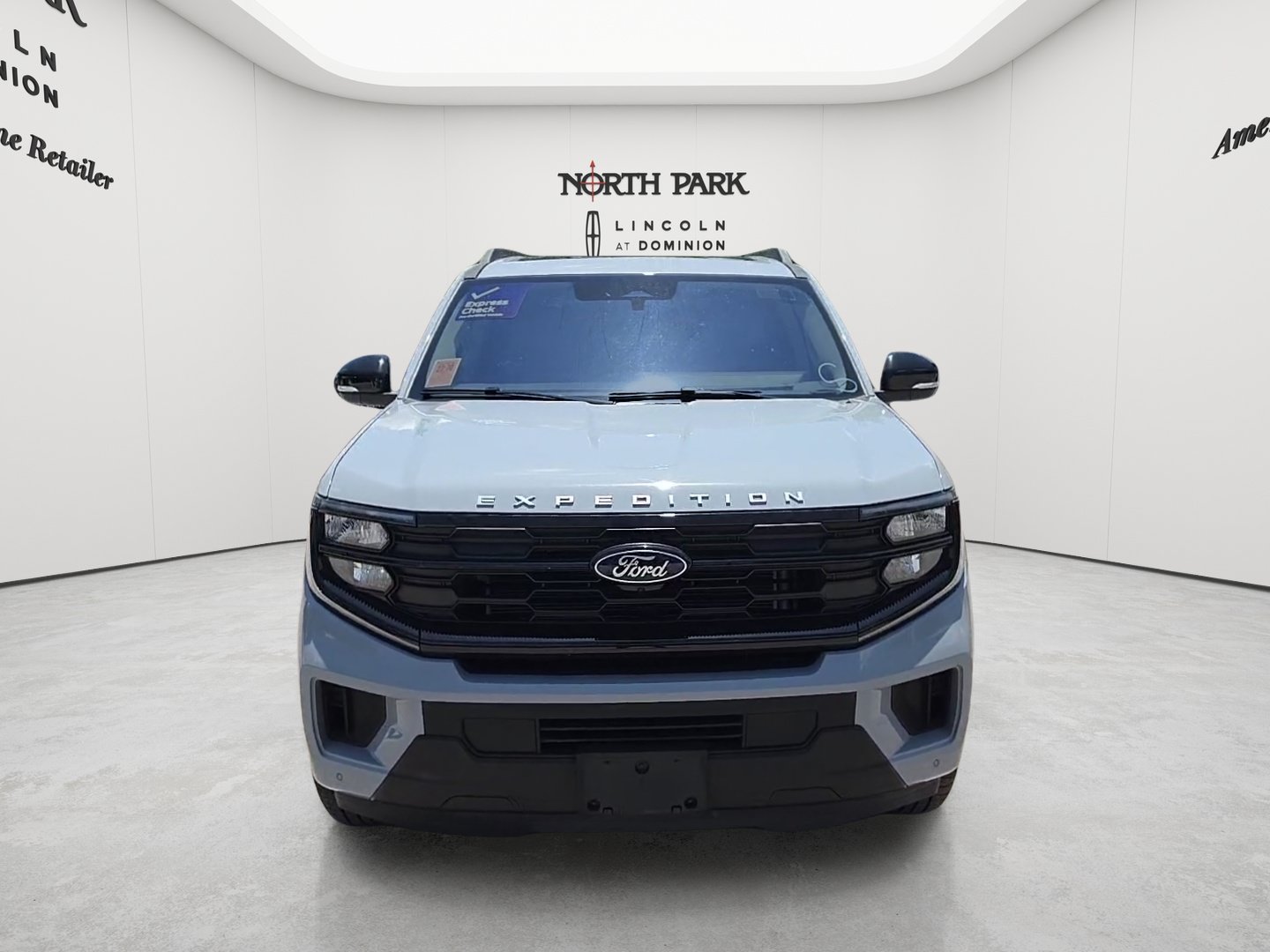 Used 2025 Ford Expedition Active RWD image 8