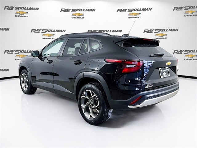 Used 2025 Chevrolet Trax LT w/ LT Convenience Package image 5
