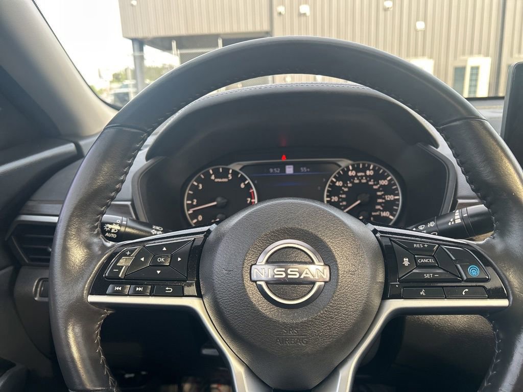 Used 2023 Nissan Altima 2.5 SV w/ SV Premium Package FWD image 17