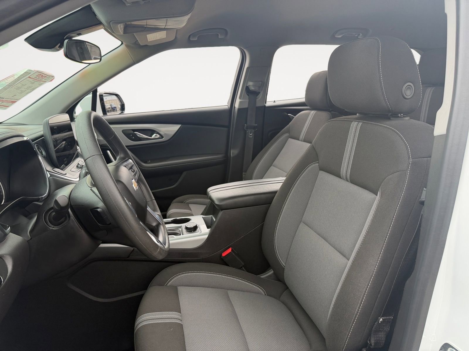 Used 2025 Chevrolet Blazer LT AWD/4WD image 9