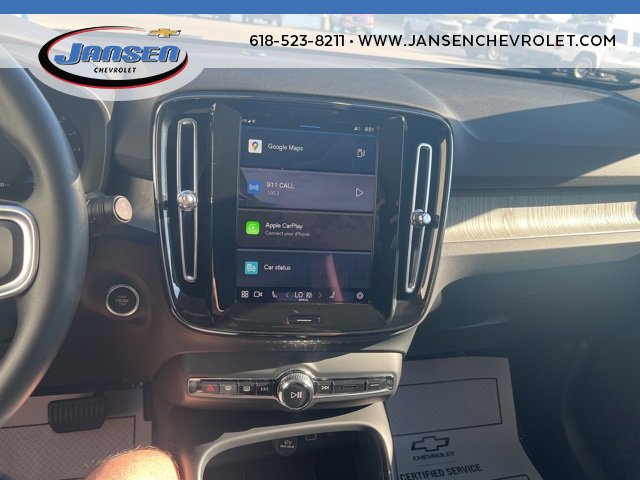 Used 2025 Volvo XC40 B5 Plus image 27