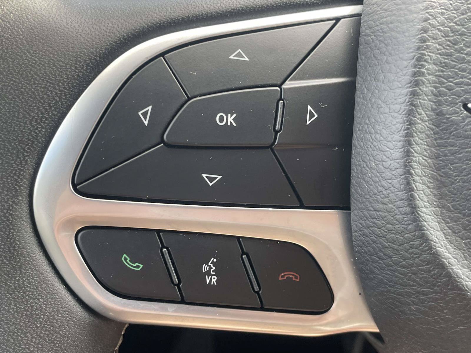 Used 2024 Chrysler Pacifica Touring-L FWD image 21