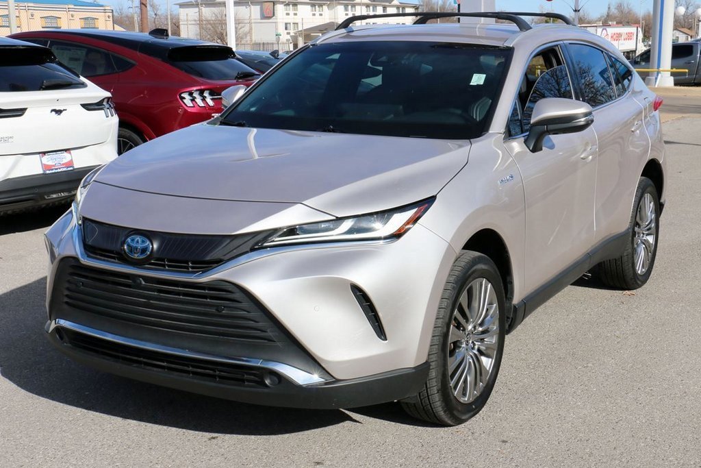 Used 2021 Toyota Venza Limited image 2