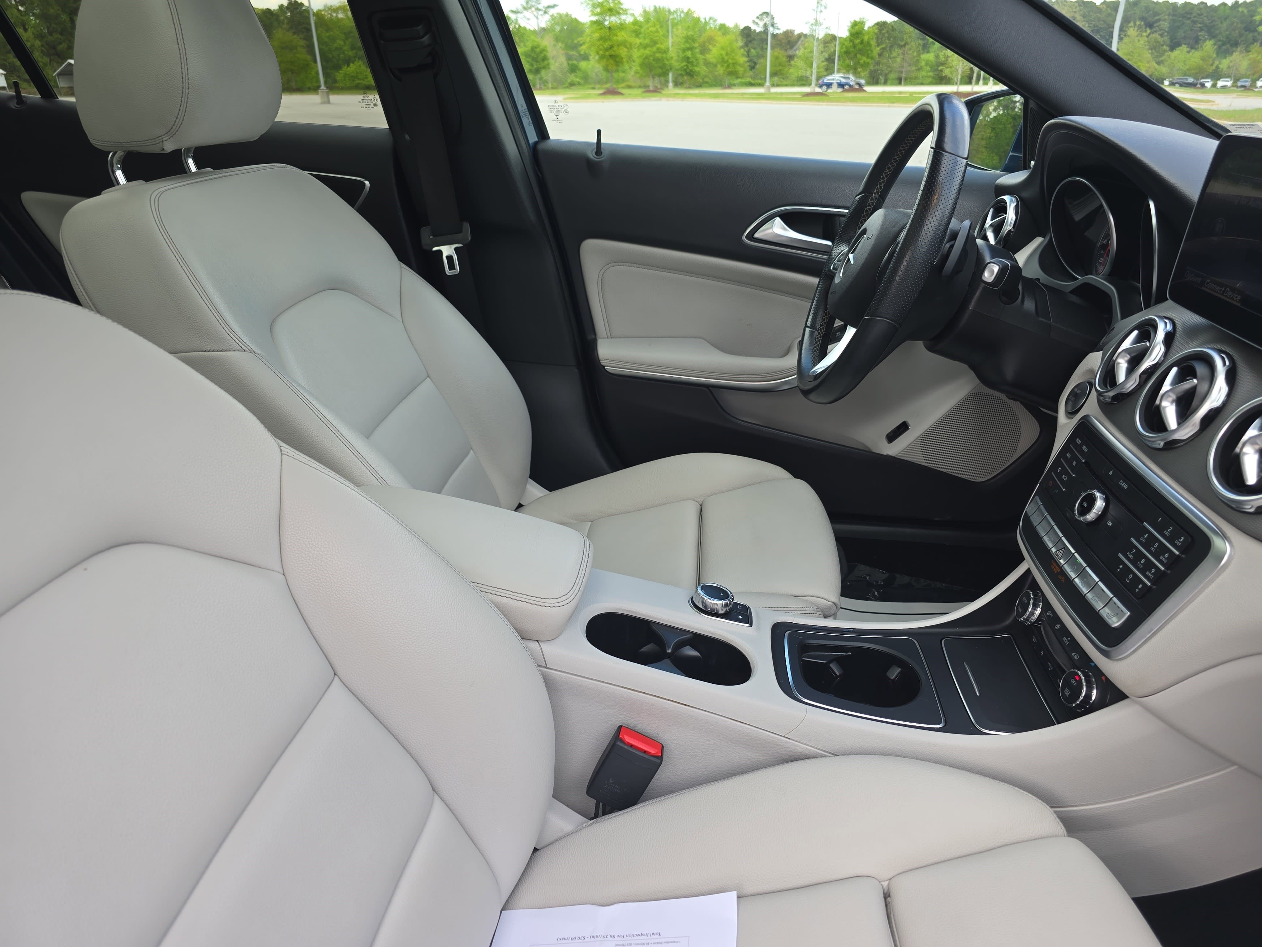 Used 2020 Mercedes-Benz GLA 250 4MATIC w/ Premium Package image 10