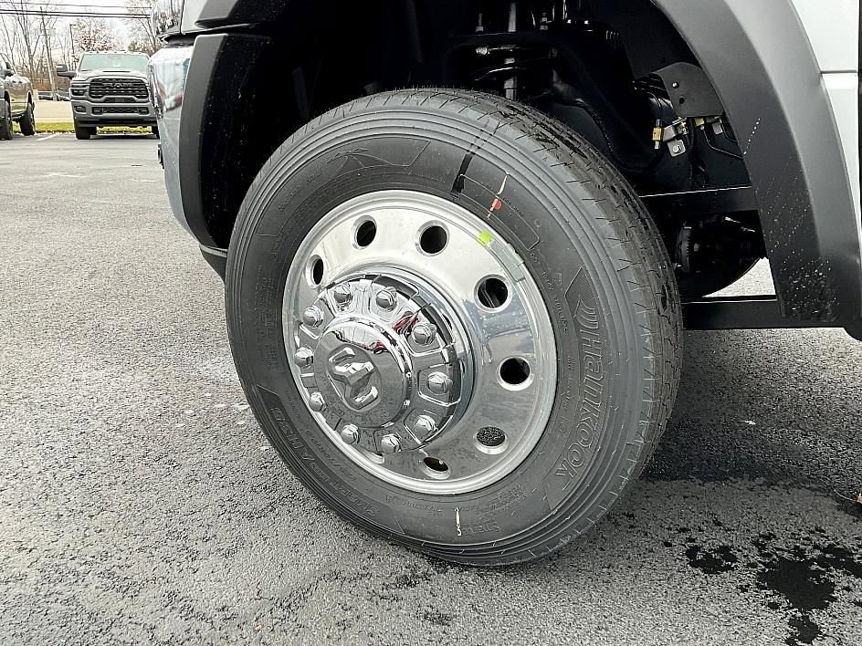 New 2026 RAM 5500 4x4 Regular Cab image 10