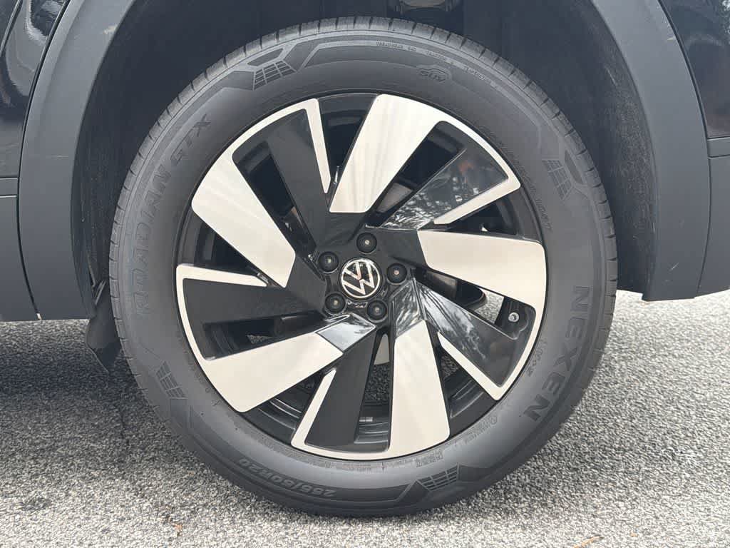 Used 2024 Volkswagen Atlas Cross Sport SE FWD image 20