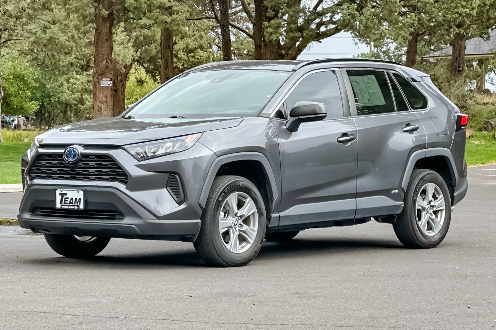 Used 2022 Toyota RAV4 LE AWD/4WD image 9
