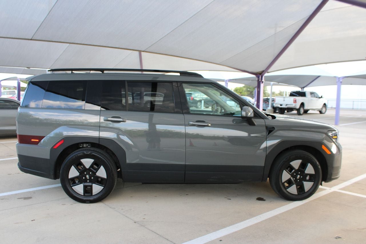 Used 2025 Hyundai Santa Fe SEL FWD image 7