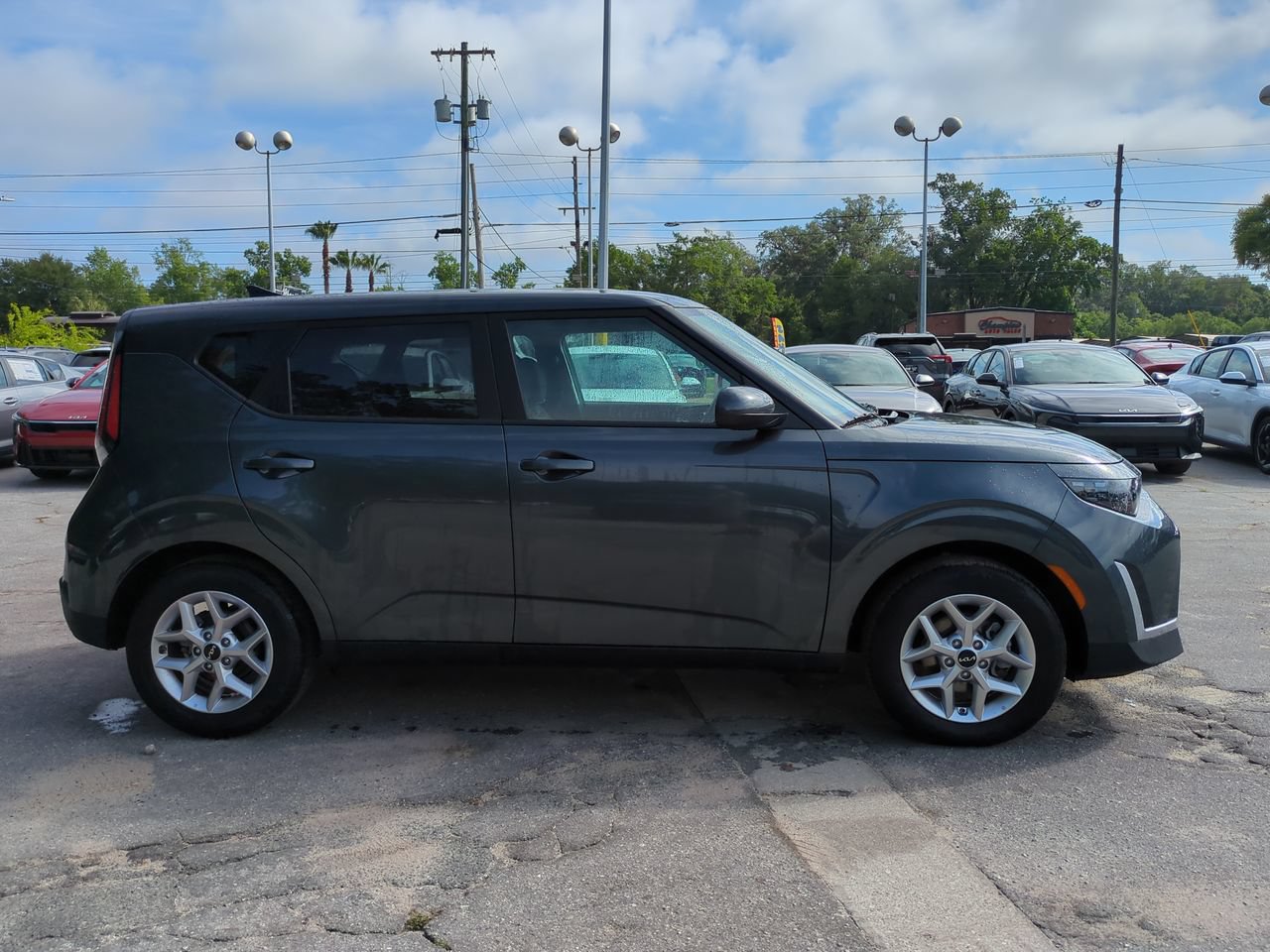Certified 2025 Kia Soul LX w/ LX Technology Package FWD image 4