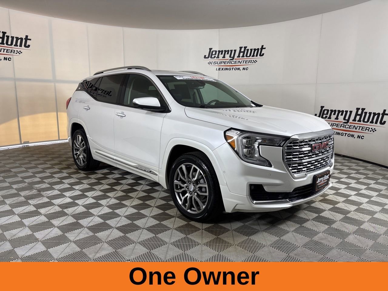 Used 2023 GMC Terrain Denali w/ Denali Premium Package image 4