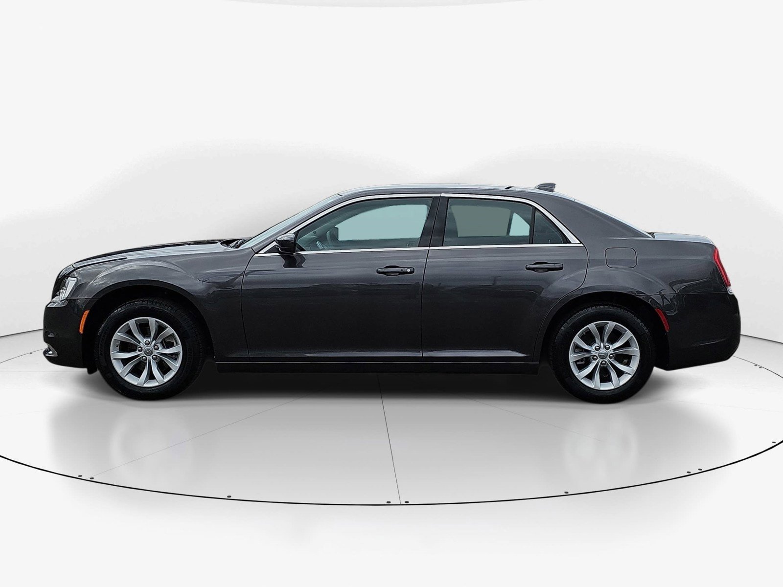 Used 2023 Chrysler 300 Touring RWD image 7