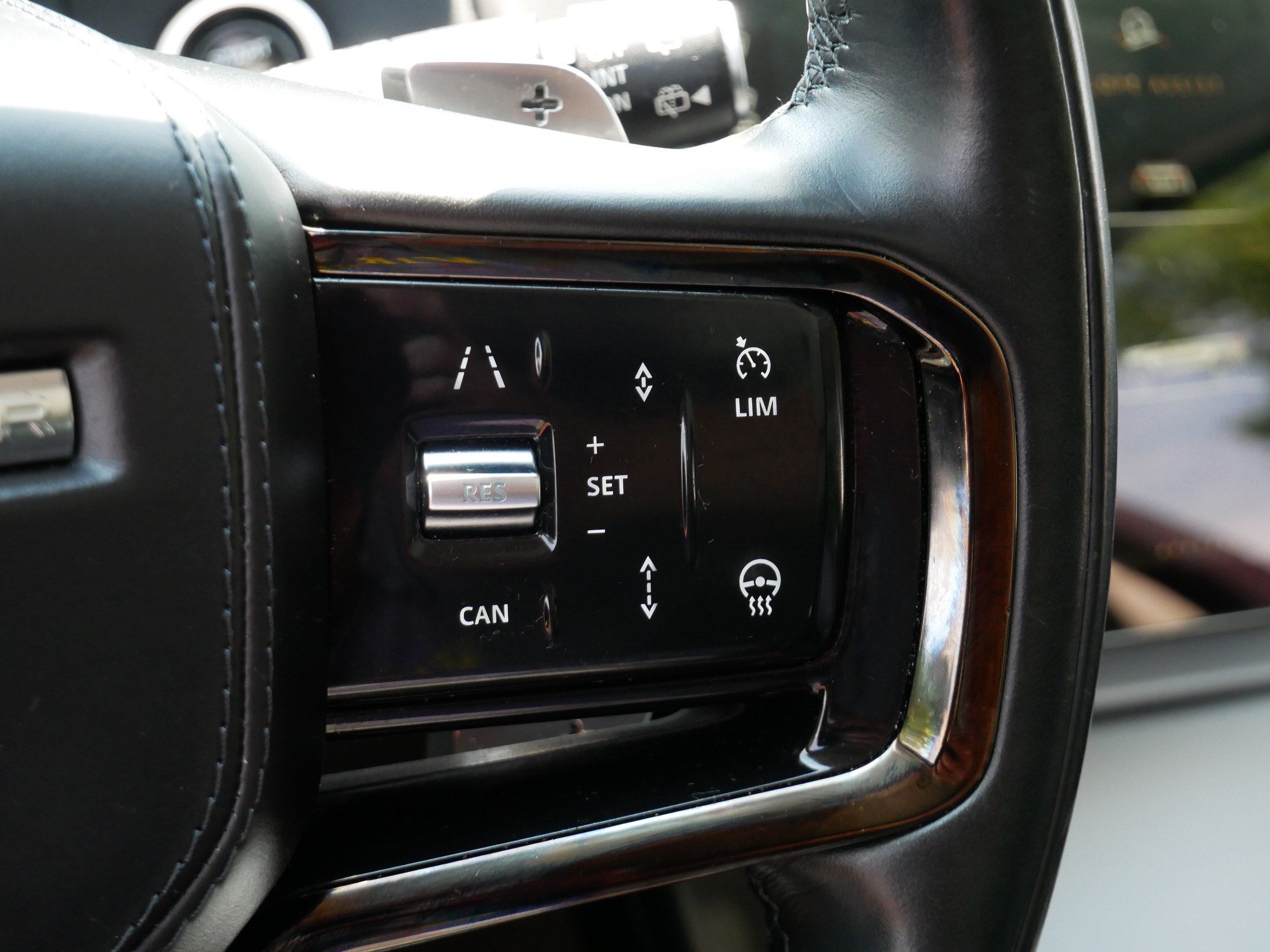 Used 2024 Land Rover Range Rover Velar S AWD/4WD image 25
