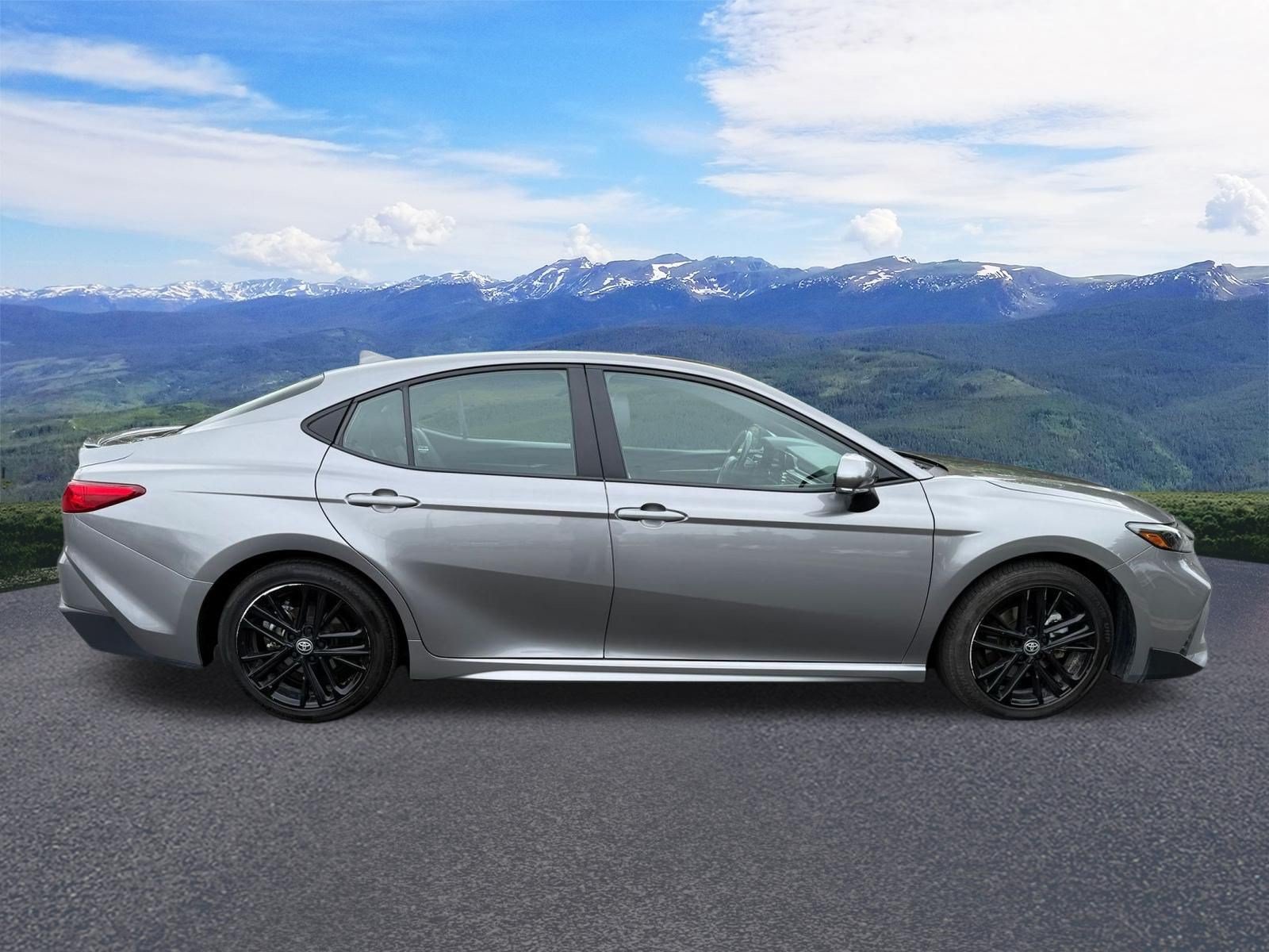 Used 2025 Toyota Camry SE FWD image 7