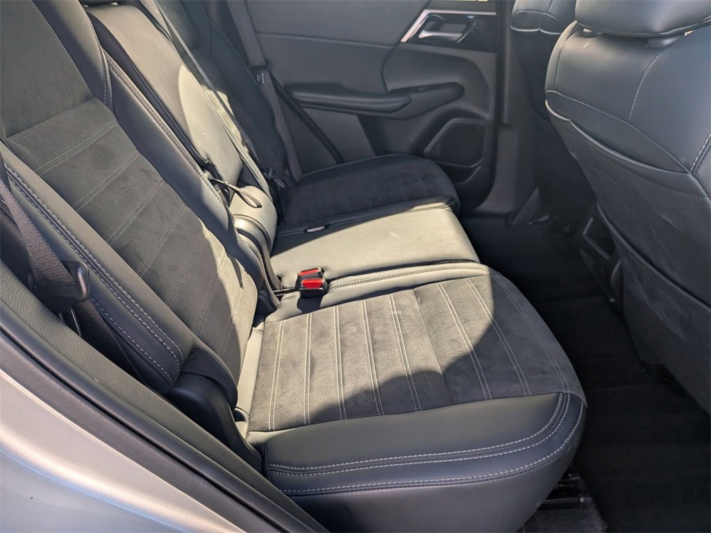 Used 2024 Mitsubishi Outlander SE image 32