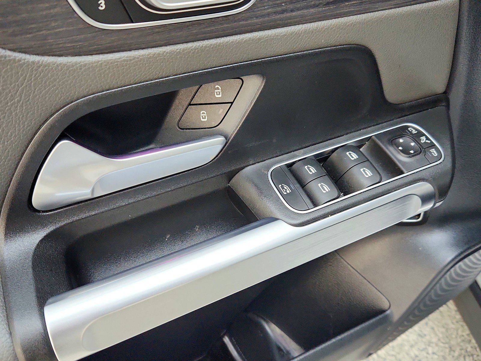 Certified 2022 Mercedes-Benz GLB 35 AMG 4MATIC image 24