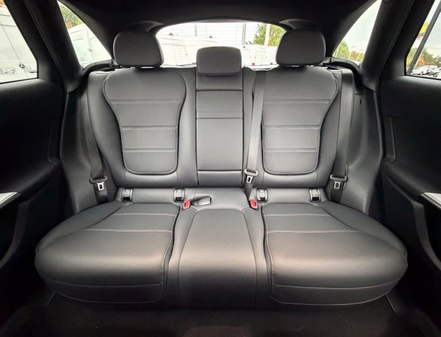 Used 2026 Mercedes-Benz GLC 300 4MATIC image 16