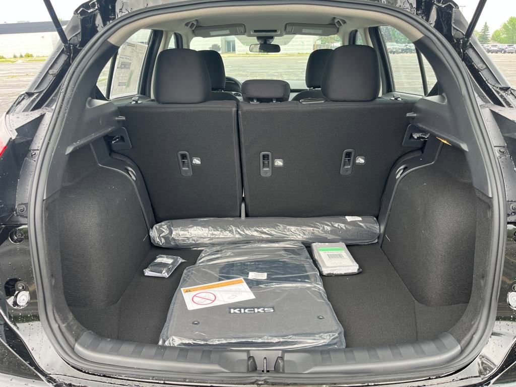 New 2025 Nissan Kicks Play S image 31