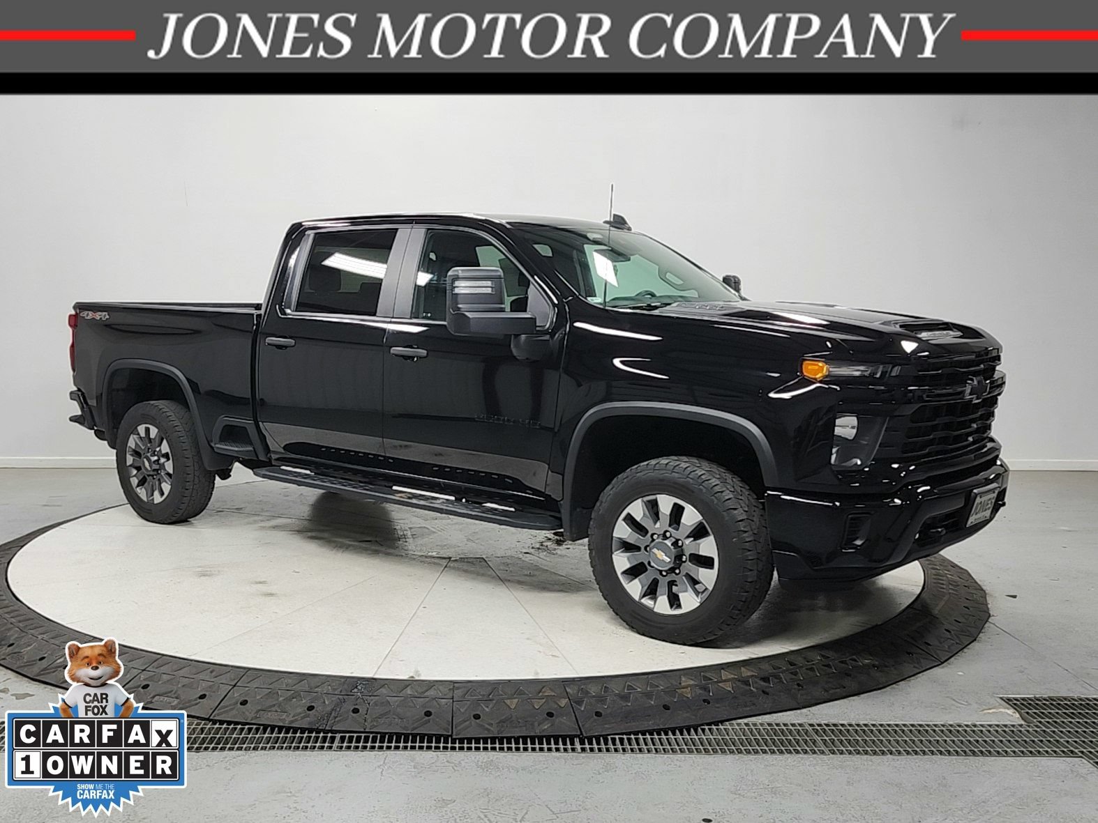 Used 2024 Chevrolet Silverado 2500 Custom w/ Custom Value Package AWD/4WD image 1