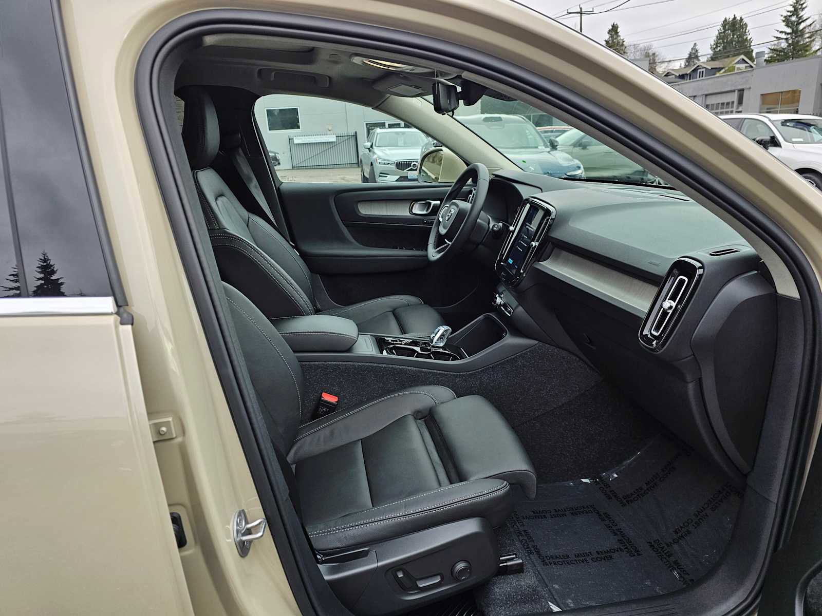 New 2025 Volvo XC40 B5 Plus w/ Climate Package image 11