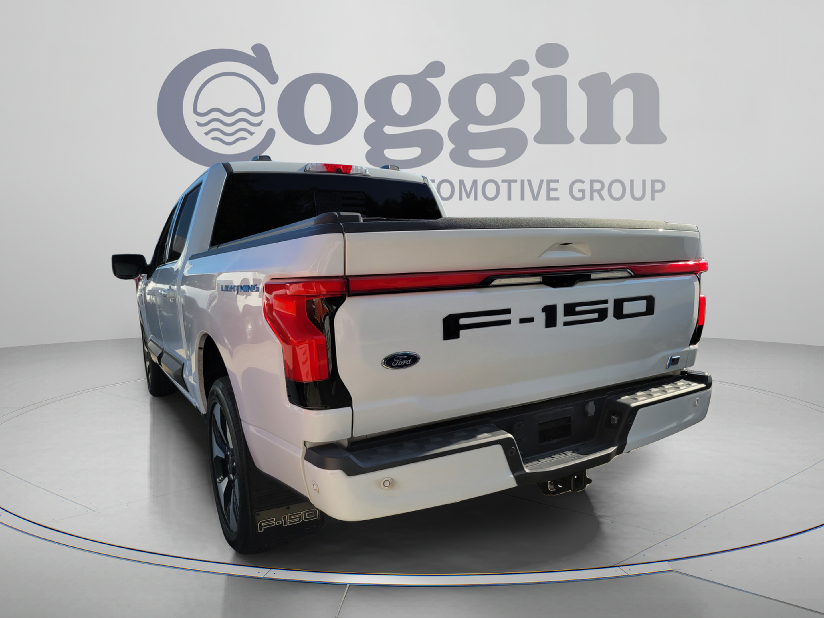 Used 2023 Ford F150 Lightning Platinum AWD/4WD image 2