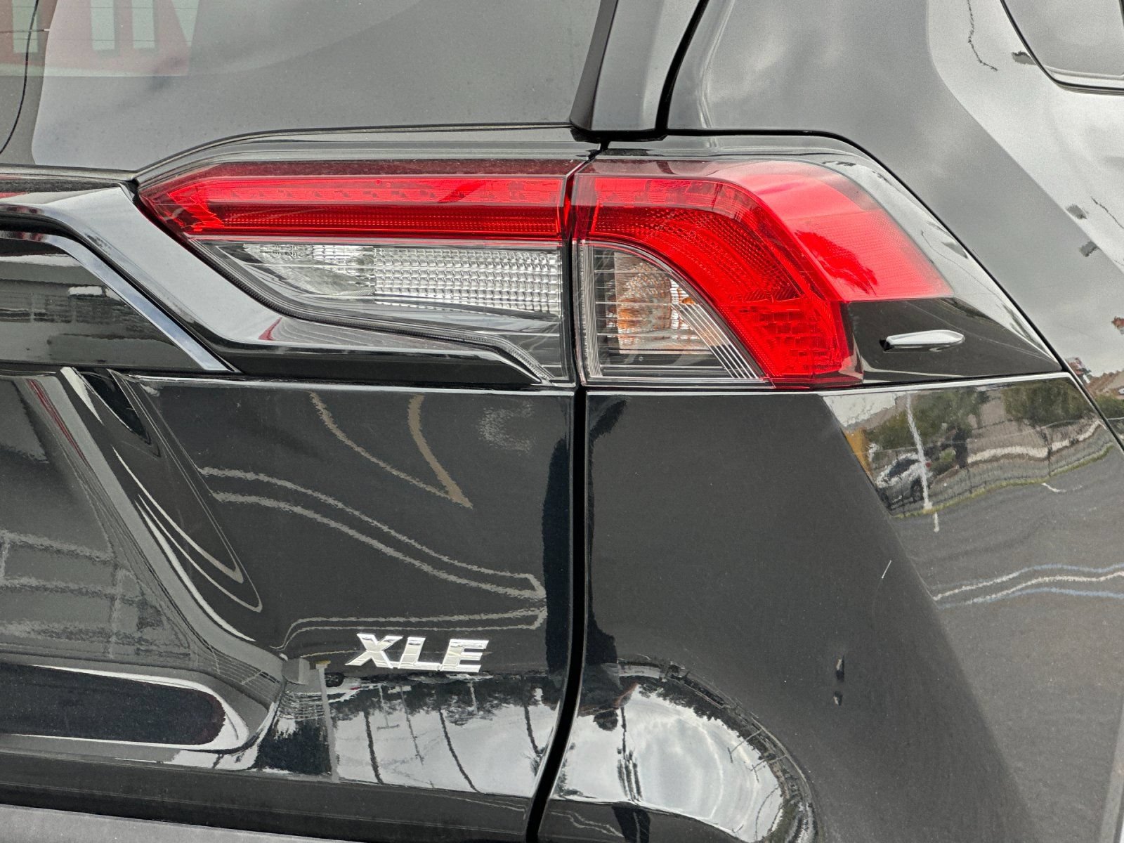 Used 2025 Toyota RAV4 XLE FWD image 24