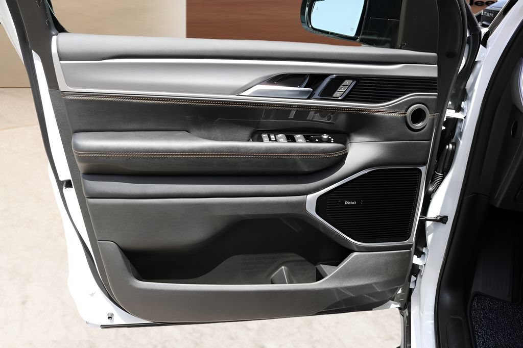 New 2026 Jeep Grand Wagoneer 4WD image 10