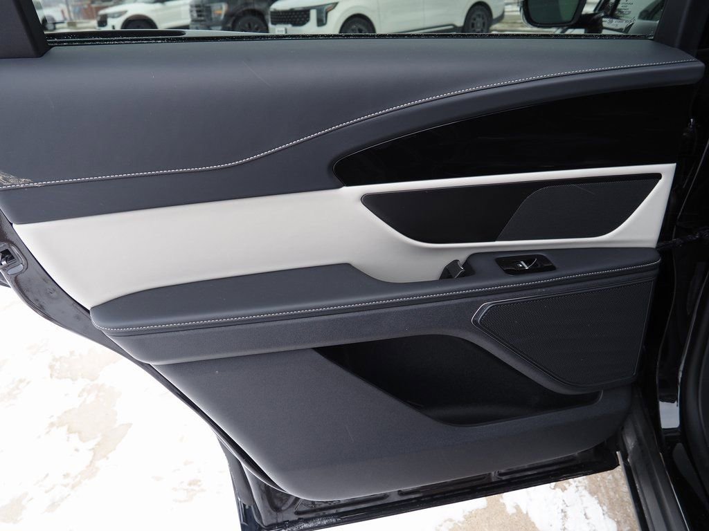 Used 2025 Lincoln Nautilus Premier image 42